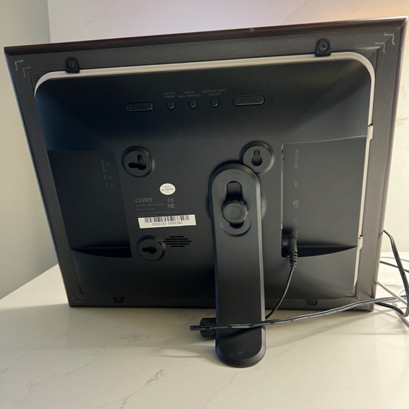 COBY Digital Photo Frame - Picture 5 of 7